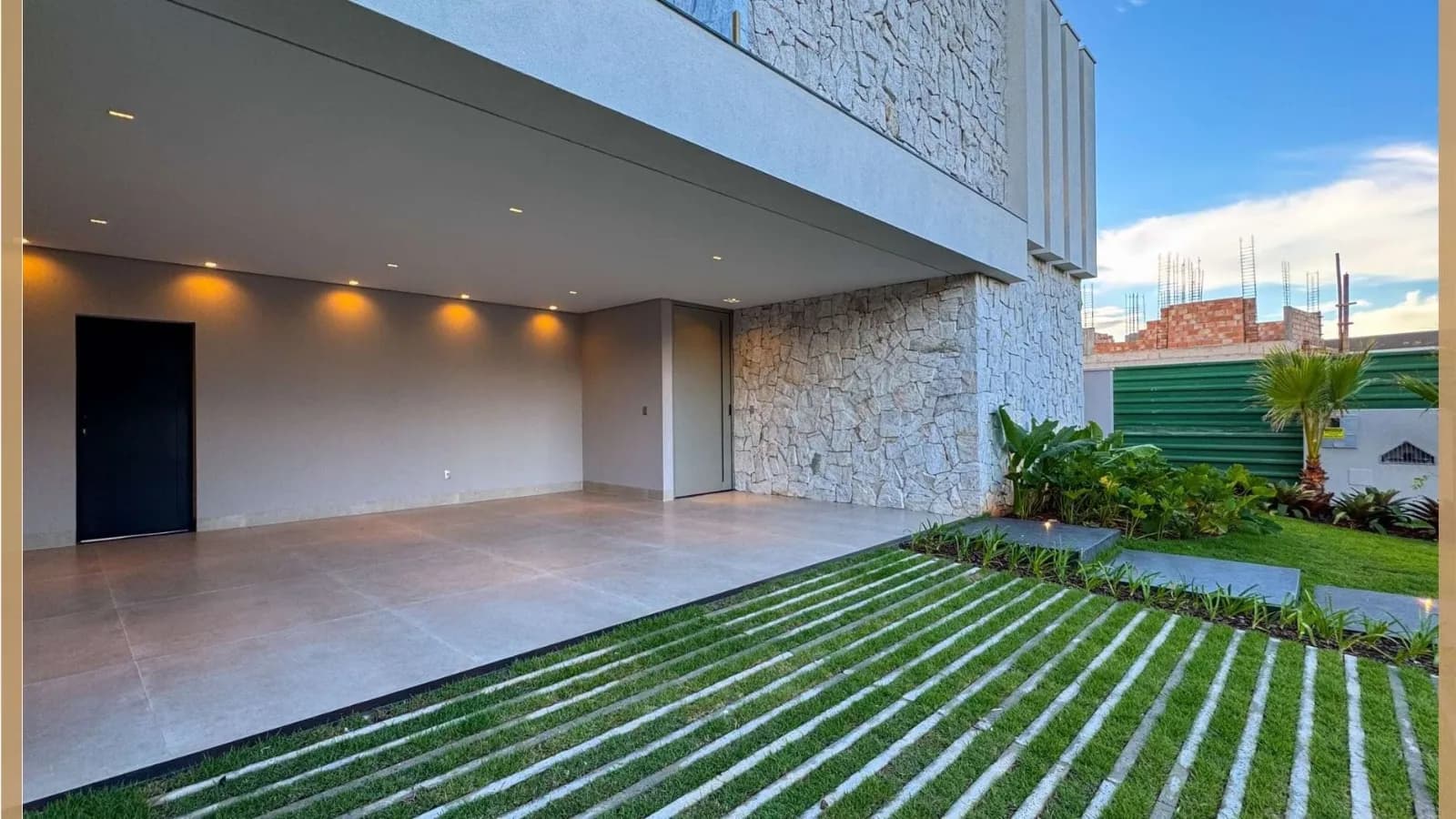 Casa de Alto Padrão à Venda no Alphaville – 4 Suítes, Piscina e Elevador — foto 1 de 9